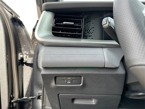 New 2026 Volkswagen Tiguan SE R-Line image 13