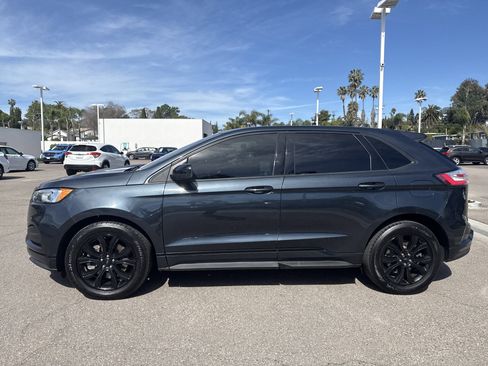Used 2022 Ford Edge SE w/ Black Appearance Package image 2