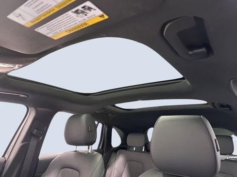 Used 2025 Mercedes-Benz GLA 250 4MATIC image 31