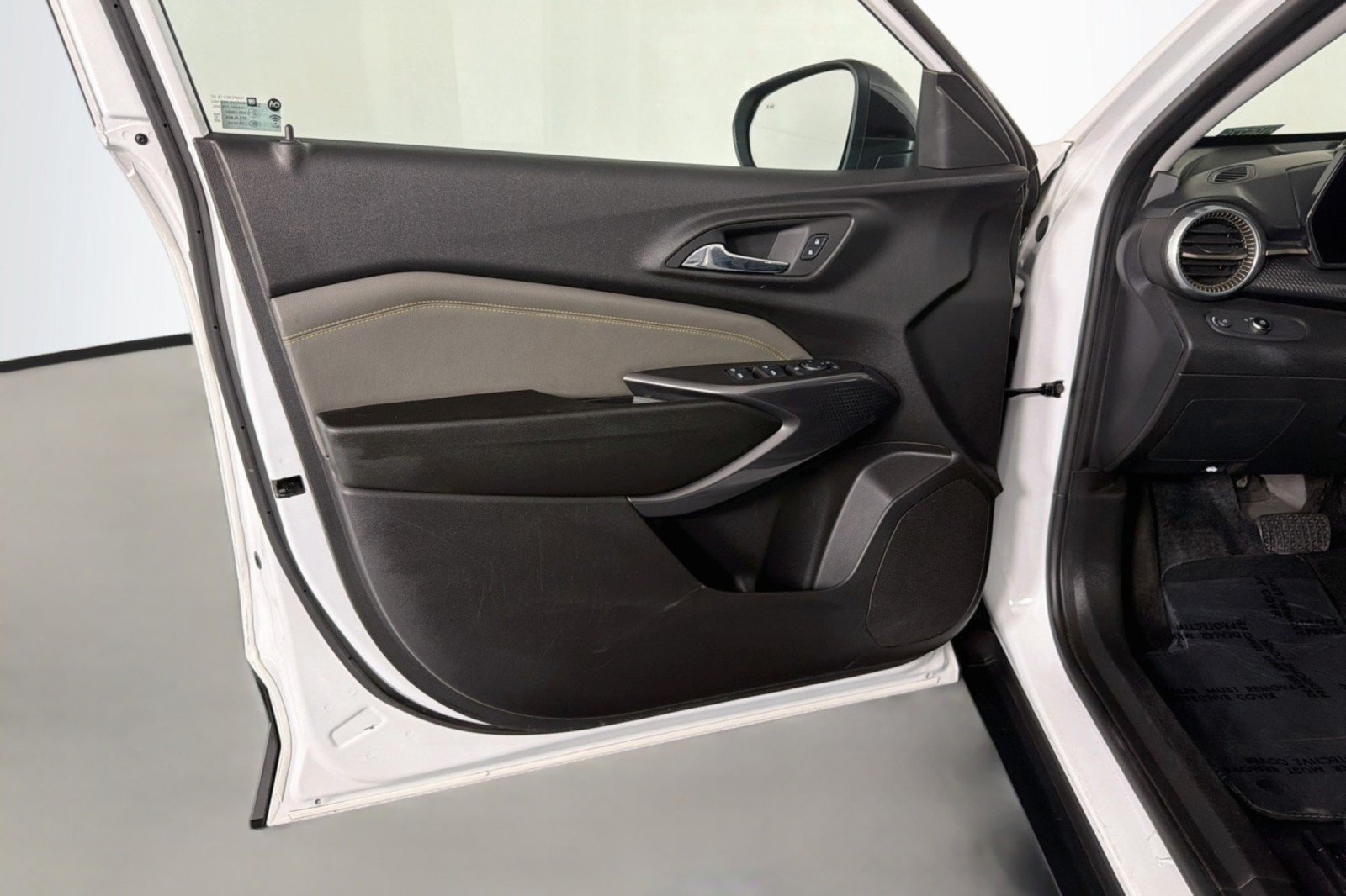 Used 2024 Chevrolet Trax ACTIV w/ Sunroof Package FWD image 22