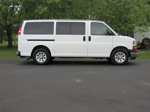 Used 2014 Chevrolet Express 1500 LT w/ LT Preferred Equipment Group RWD image 4