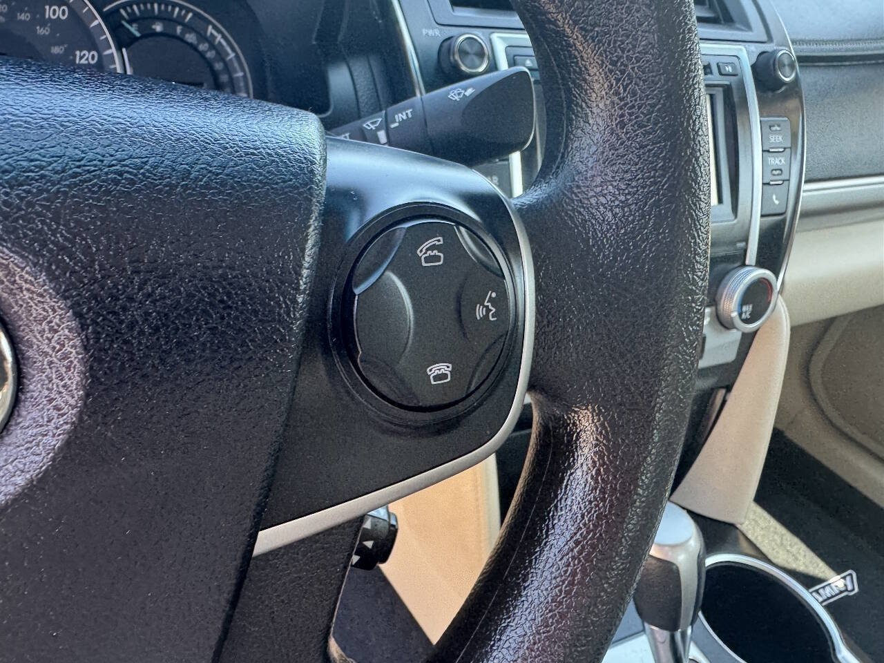 Used 2014 Toyota Camry LE FWD image 16