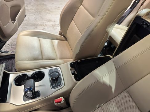 Used 2015 Jeep Grand Cherokee Limited w/ Luxury Group II AWD/4WD image 19