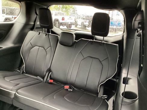 New 2026 Chrysler Pacifica Limited w/ S Appearance Package image 17