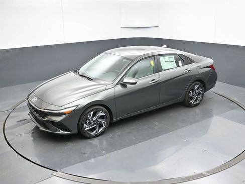 New 2026 Hyundai Elantra Limited image 46