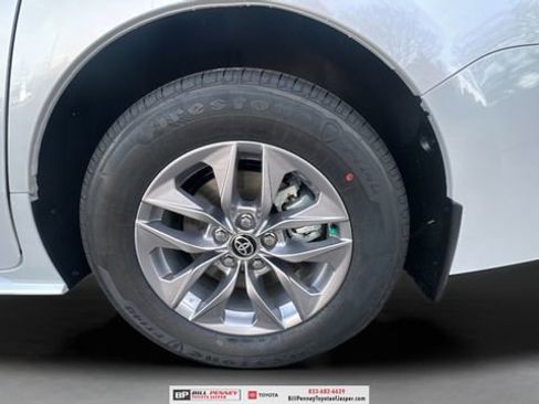 New 2026 Toyota Sienna XLE image 19