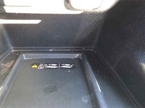 Used 2021 Chevrolet Traverse Premier image 30