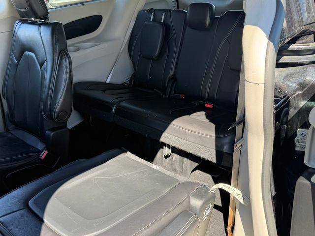 Used 2022 Chrysler Pacifica Touring-L FWD image 22