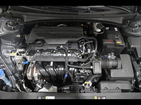Certified 2025 Hyundai Elantra Sport FWD image 19