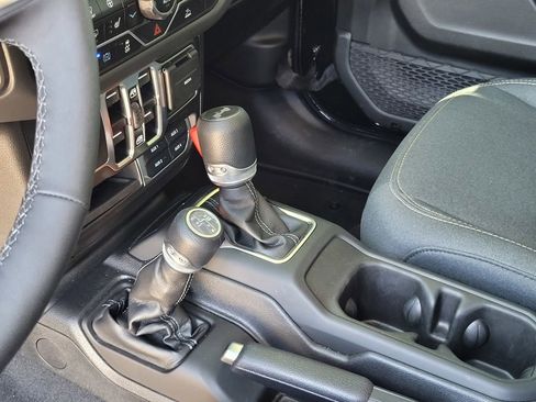 Used 2025 Jeep Wrangler Unlimited Sahara AWD/4WD image 19