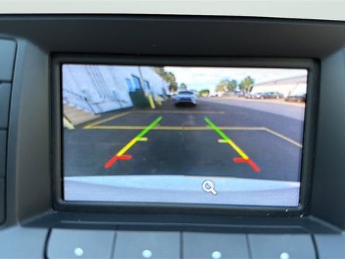 Used 2016 Ford Taurus SE FWD image 25