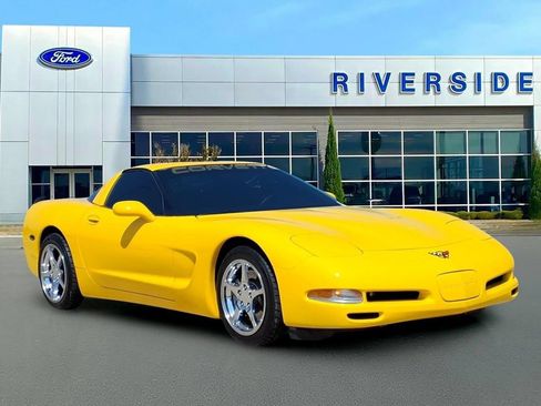 Used 2004 Chevrolet Corvette Coupe w/ Roof Package RWD image 1