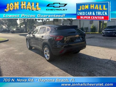 Used 2024 Chevrolet Trax LS w/ LS Convenience Package FWD image 7
