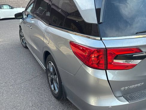 Used 2023 Honda Odyssey Elite image 9