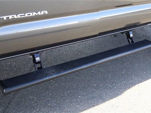 Used 2017 Toyota Tacoma TRD Off-Road w/ Tow Package image 13