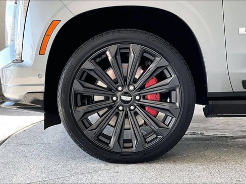 Used 2025 Cadillac Escalade ESV V AWD/4WD image 10