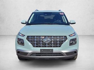 Certified 2025 Hyundai Venue SEL video 2