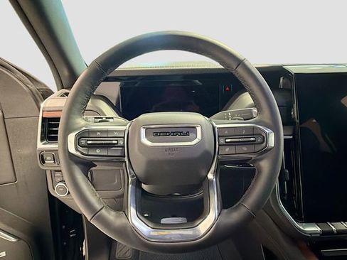 Used 2025 GMC Yukon XL Denali image 11