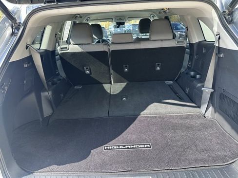 Used 2022 Toyota Highlander LE image 15