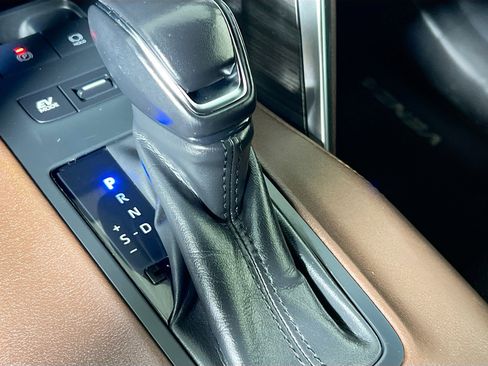 Used 2021 Toyota Venza XLE w/ Softex Package image 25