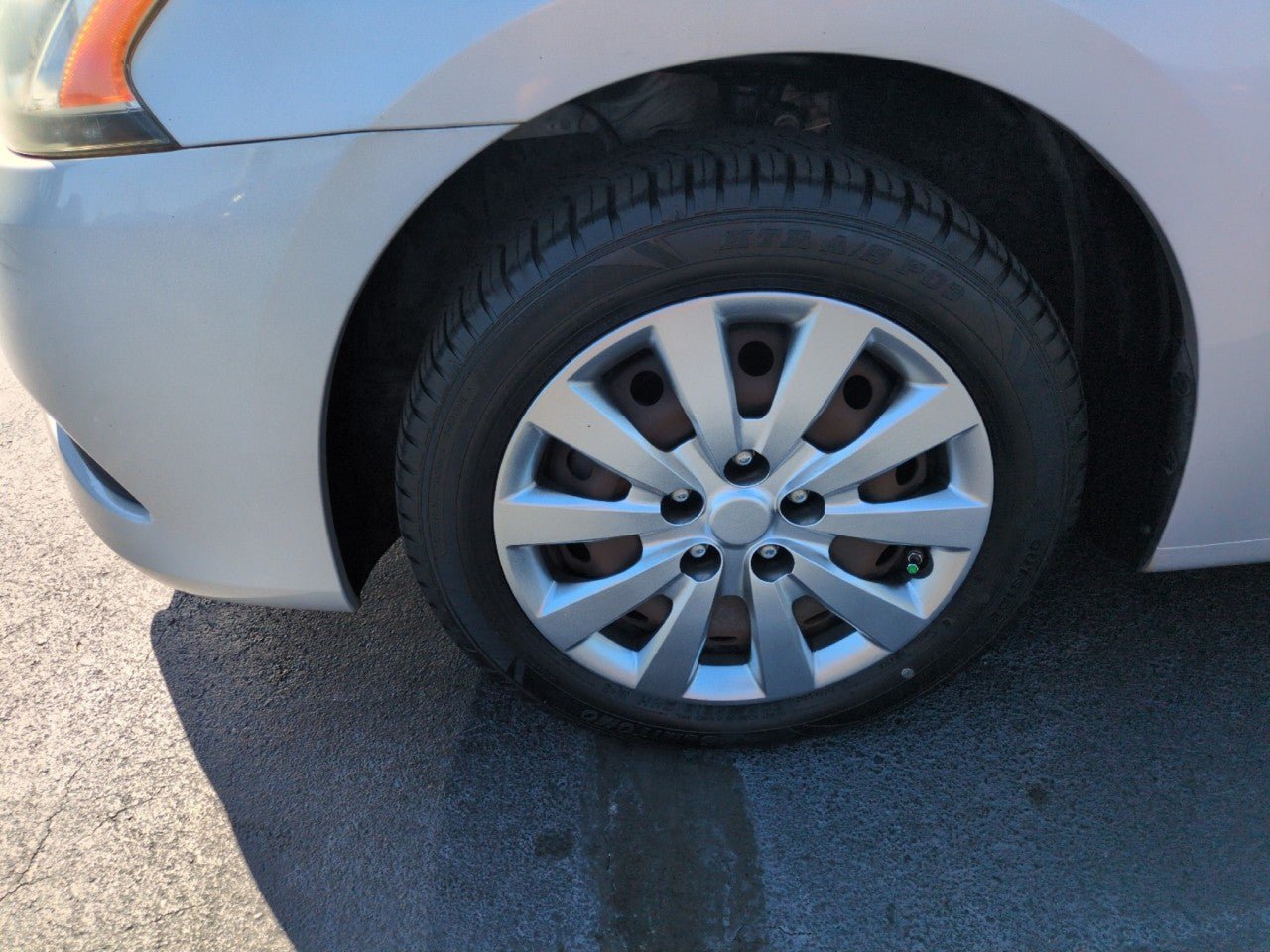 Used 2015 Nissan Sentra SV FWD image 9