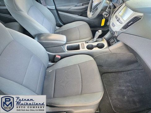 Used 2017 Chevrolet Cruze LS image 11