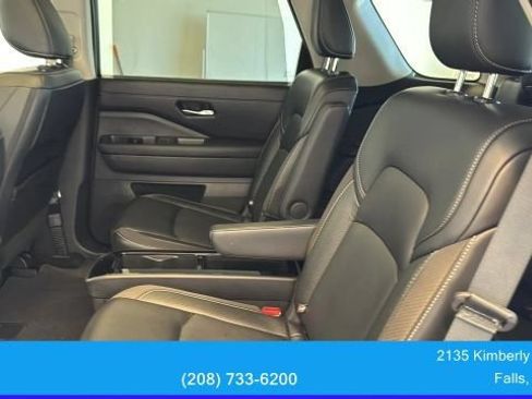 Used 2024 Nissan Pathfinder SL w/ SL Premium Package AWD/4WD image 18