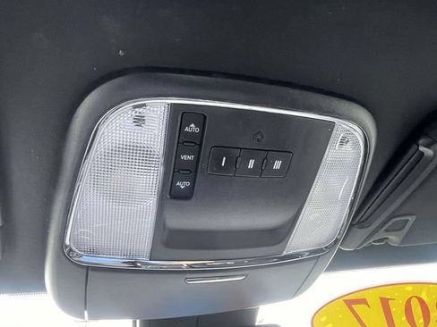 Used 2017 Dodge Charger R/T Scat Pack w/ Technology Group RWD image 32