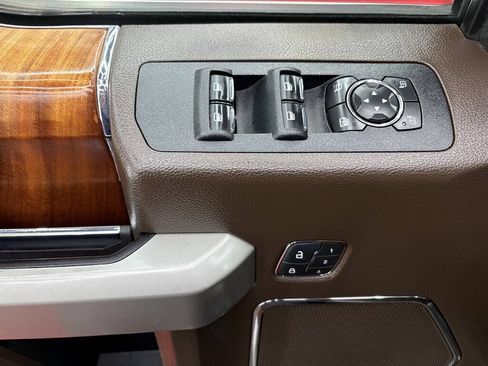 Used 2018 Ford F150 King Ranch w/ Equipment Group 601A Luxury AWD/4WD image 8