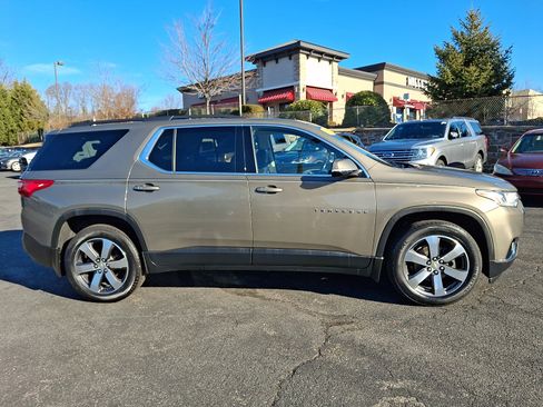 Used 2020 Chevrolet Traverse LT w/ LT Premium Package image 8