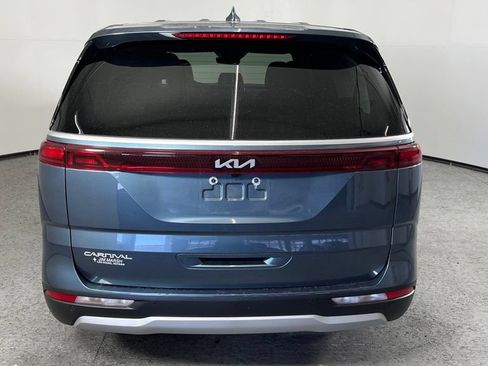 Used 2024 Kia Carnival EX FWD image 4
