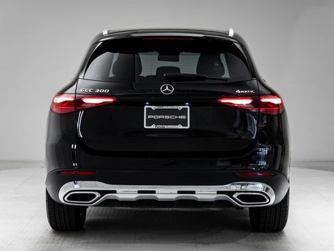 Used 2025 Mercedes-Benz GLC 300 4MATIC image 32