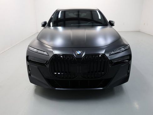 Used 2025 BMW 760i xDrive w/ Executive Package image 64