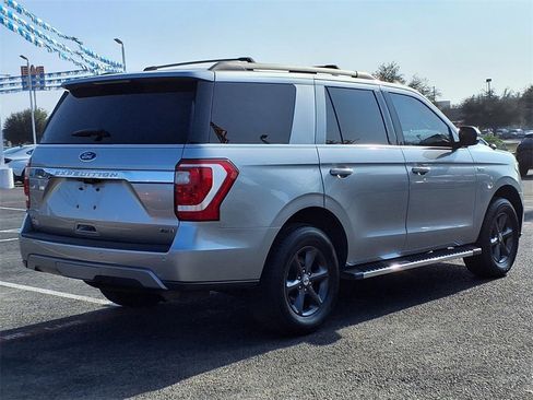 Used 2021 Ford Expedition XLT image 5
