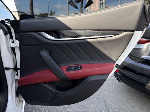 Used 2022 Maserati Ghibli Modena image 40