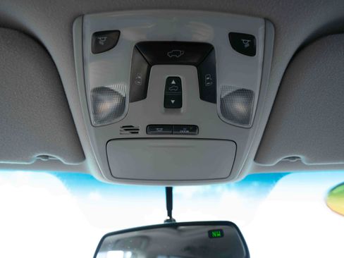 Used 2013 Toyota Sienna SE FWD image 18