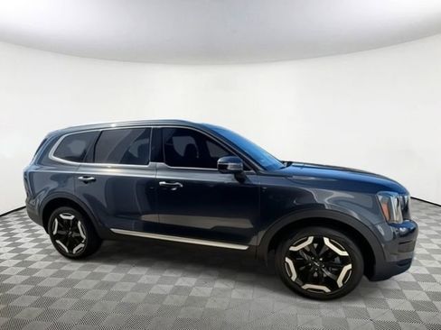 Certified 2024 Kia Telluride EX w/ EX Captain's Chair Package FWD image 8