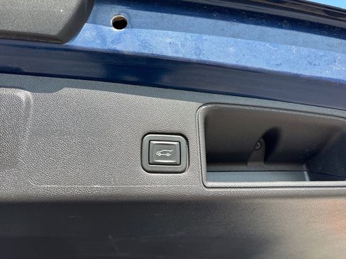 Used 2023 GMC Terrain SLT image 29