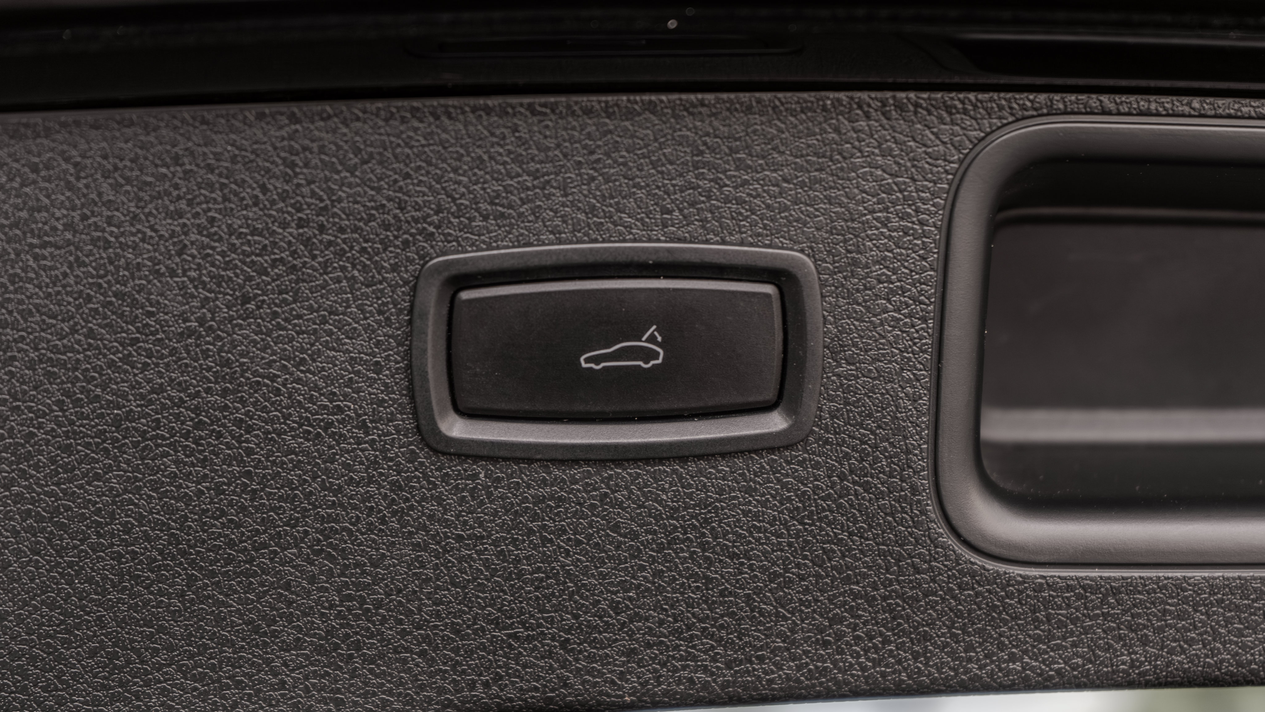 Used 2020 Porsche Macan AWD/4WD image 36