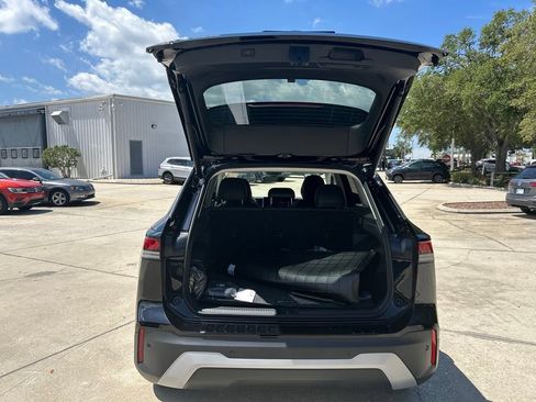 New 2026 Volkswagen Tiguan SE FWD image 36