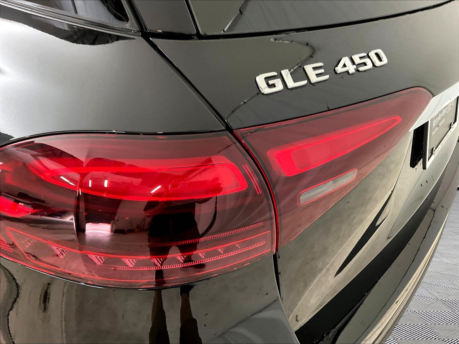 Certified 2025 Mercedes-Benz GLE 450 4MATIC w/ AMG Line Exterior image 23