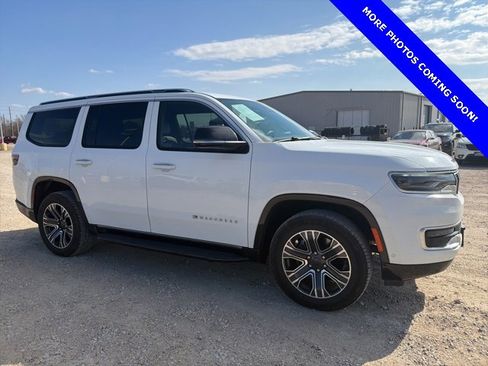 Used 2024 Jeep Wagoneer Series II w/ Flexible Seating Group image 4