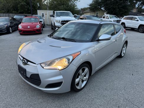 Used 2014 Hyundai Veloster image 12