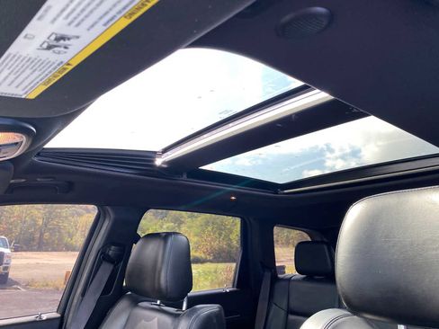 Used 2021 Jeep Grand Cherokee Limited w/ Luxury Group II image 27