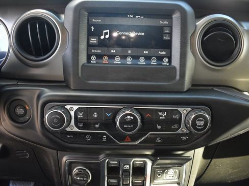 Used 2022 Jeep Gladiator Sport image 19