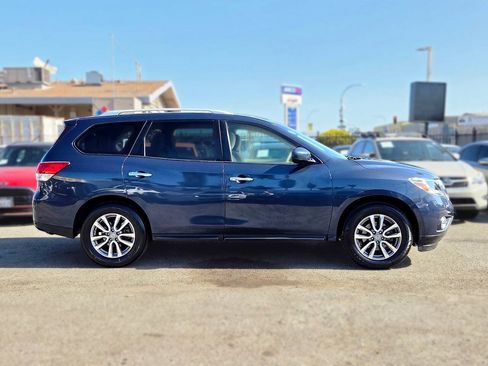 Used 2015 Nissan Pathfinder SV w/ Trailer Tow Package FWD image 7