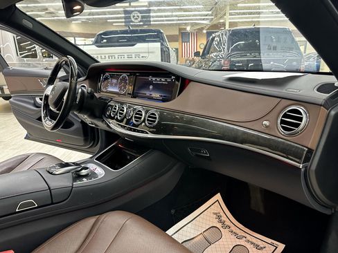 Used 2017 Mercedes-Benz S 550 Sedan image 43