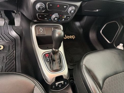 Used 2020 Jeep Compass Latitude w/ Popular Equipment Group FWD image 19