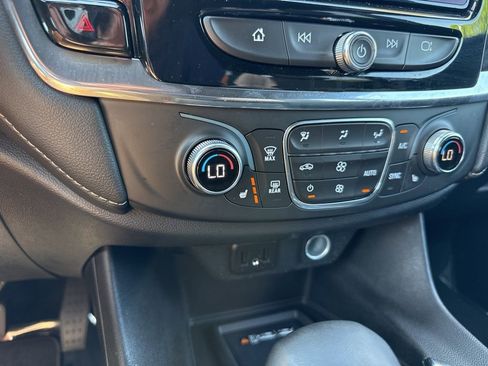 Used 2023 Chevrolet Traverse LT w/ Midnight/Sport Edition image 23