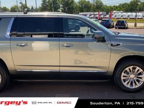 Used 2023 GMC Yukon XL SLT w/ SLT Premium Package AWD/4WD image 11